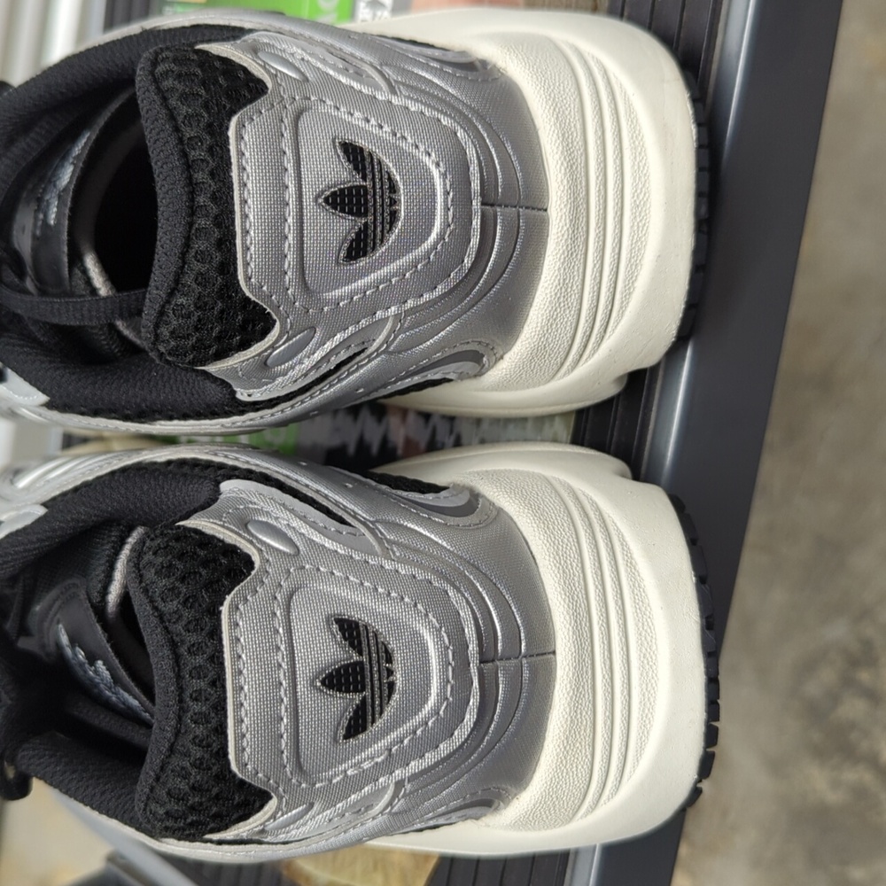 adidas - Ozmillen "RAIDERS' Sz. 9.5 - Picture 2 of 12